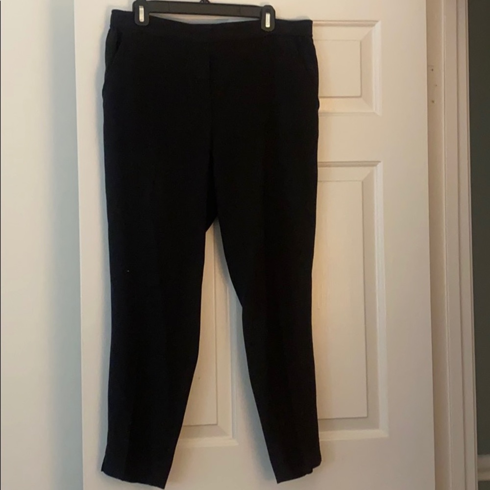 Elastic waist black ankle pant